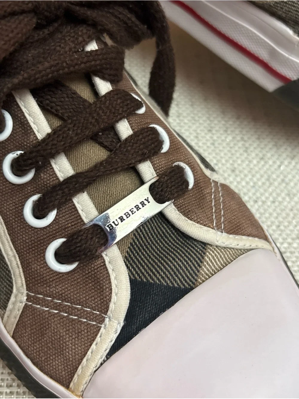 BURBERRY VINTAGE  Novacheck Plaid Low-Top Sneakers - Brown SIZE 9